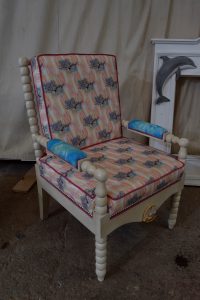 silla hecha a medida de madera maciza